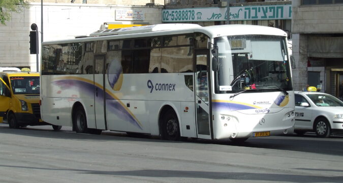 אוטובוס מרצדס מרכב מארס תוצאת מקומית מרכבים קיסריה | רחוב יפו ירושלים | קונקקס תחבורה ציבורית