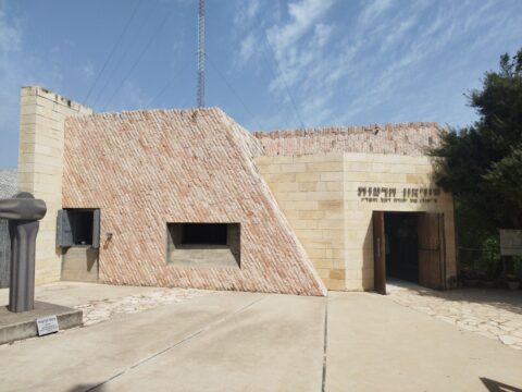 מוזיאון הרעות | חצר מצודת משטרת נבי-יושע | מצודת כ"ח | ביוזמתו של יהודה דקל ז"ל