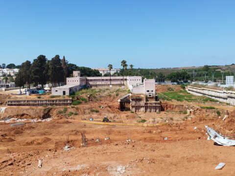 משטרת סרפנד אל חרב | מצודת טיגארט | דופן אחורית | עבודות פיתוח | הריסת אורוות הסוסים ומבנה השדירות | נס ציונה