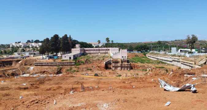 משטרת סרפנד אל חרב | מצודת טיגארט | דופן אחורית | עבודות פיתוח | הריסת אורוות הסוסים ומבנה השדירות | נס ציונה