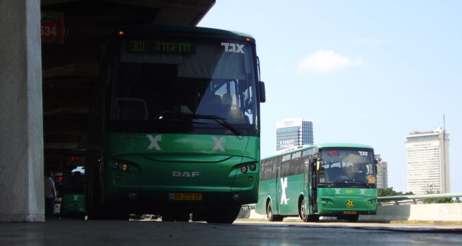אוטובוס אגד על רקע מגדל שלום | קומה שש | תחנה מרכזית החדשה | תל אביב