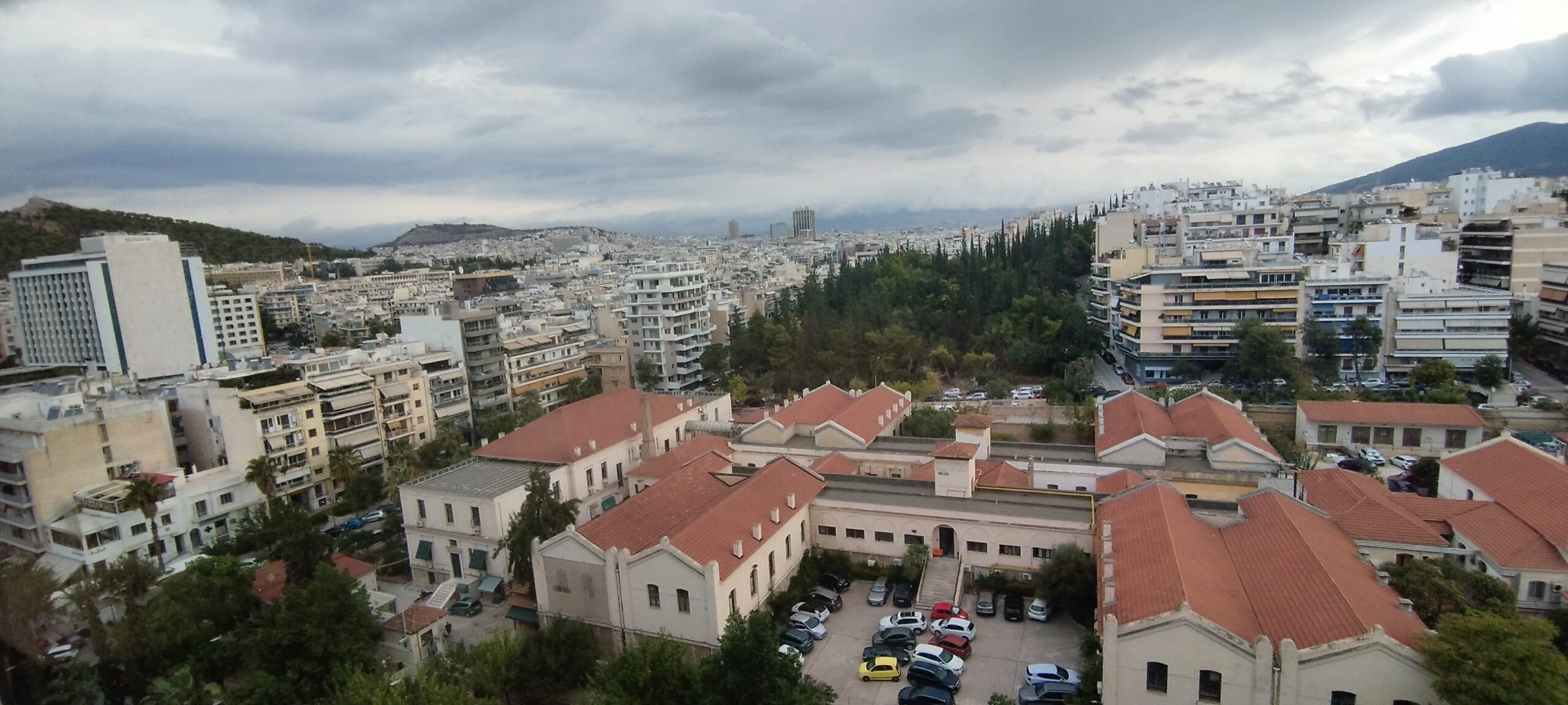 מבט כללי ל שכונת פנגראטי (Pangrati) וקאיסאריאני (Kaisariani) ב אתונה athens
